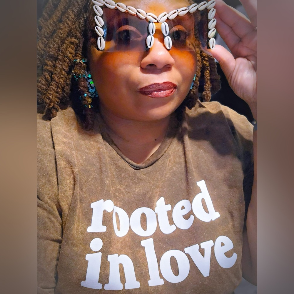 Custom Cowrie Frames (NWOT)
